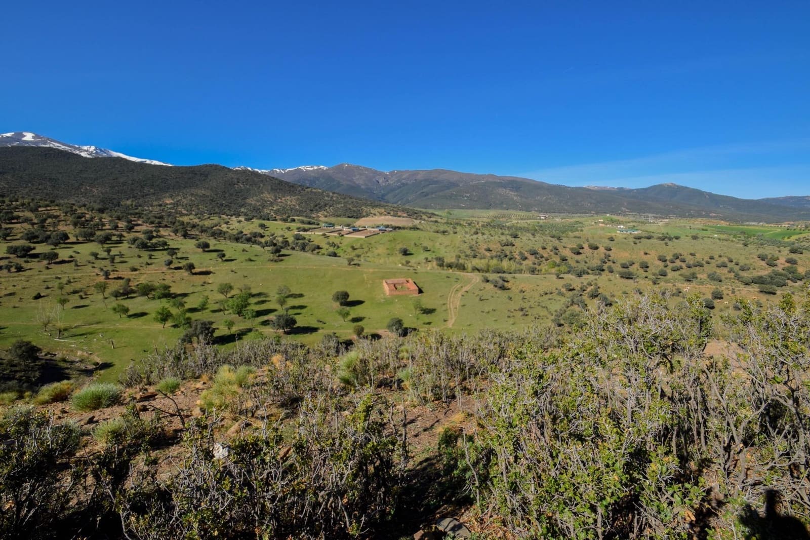 Grunde uden byggetilladelser til salg i Lugros - € 110.000 (Ref: 9020776)