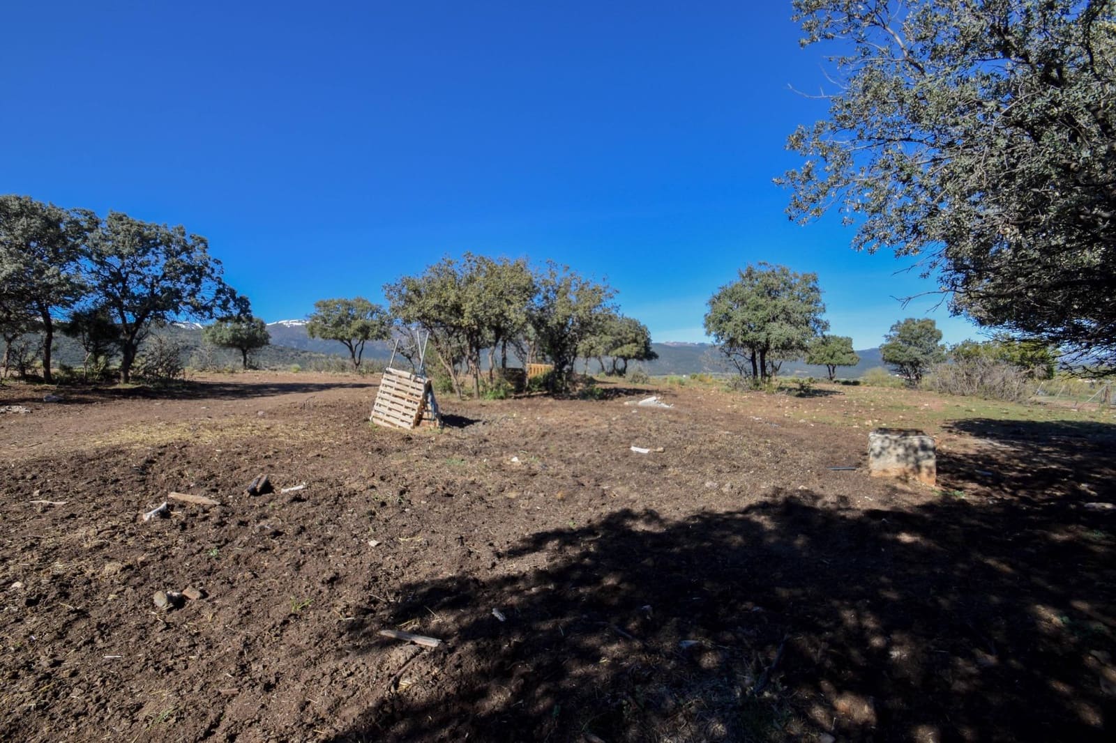 Grunde uden byggetilladelser til salg i Lugros - € 110.000 (Ref: 9020776)