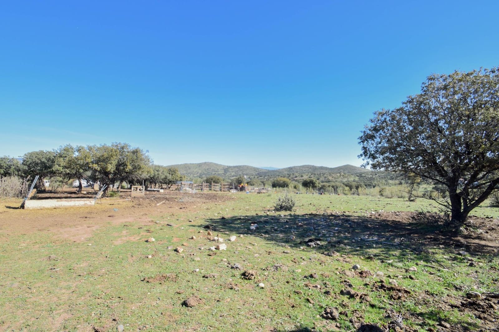 Grunde uden byggetilladelser til salg i Lugros - € 110.000 (Ref: 9020776)