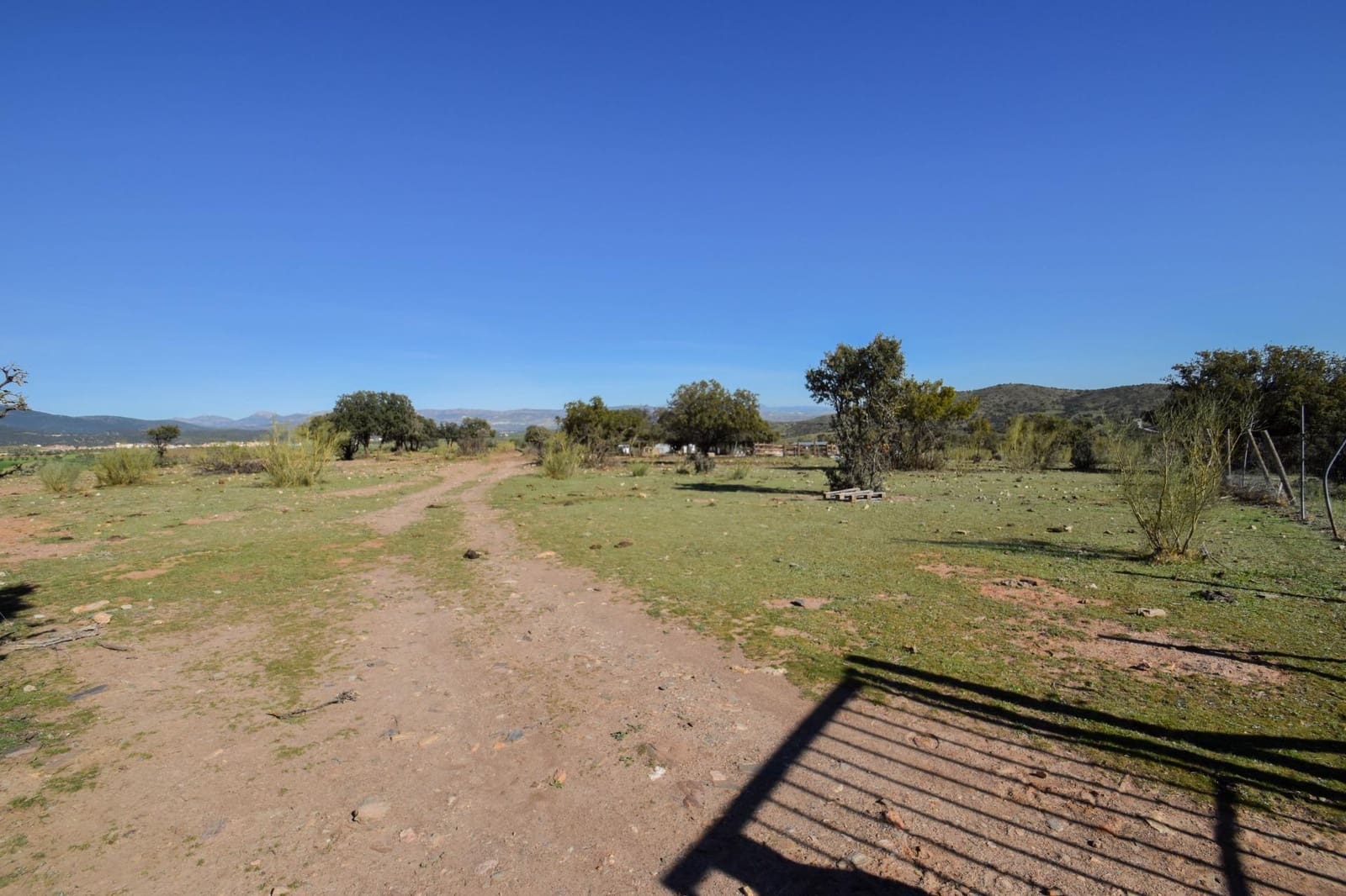 Grunde uden byggetilladelser til salg i Lugros - € 110.000 (Ref: 9020776)