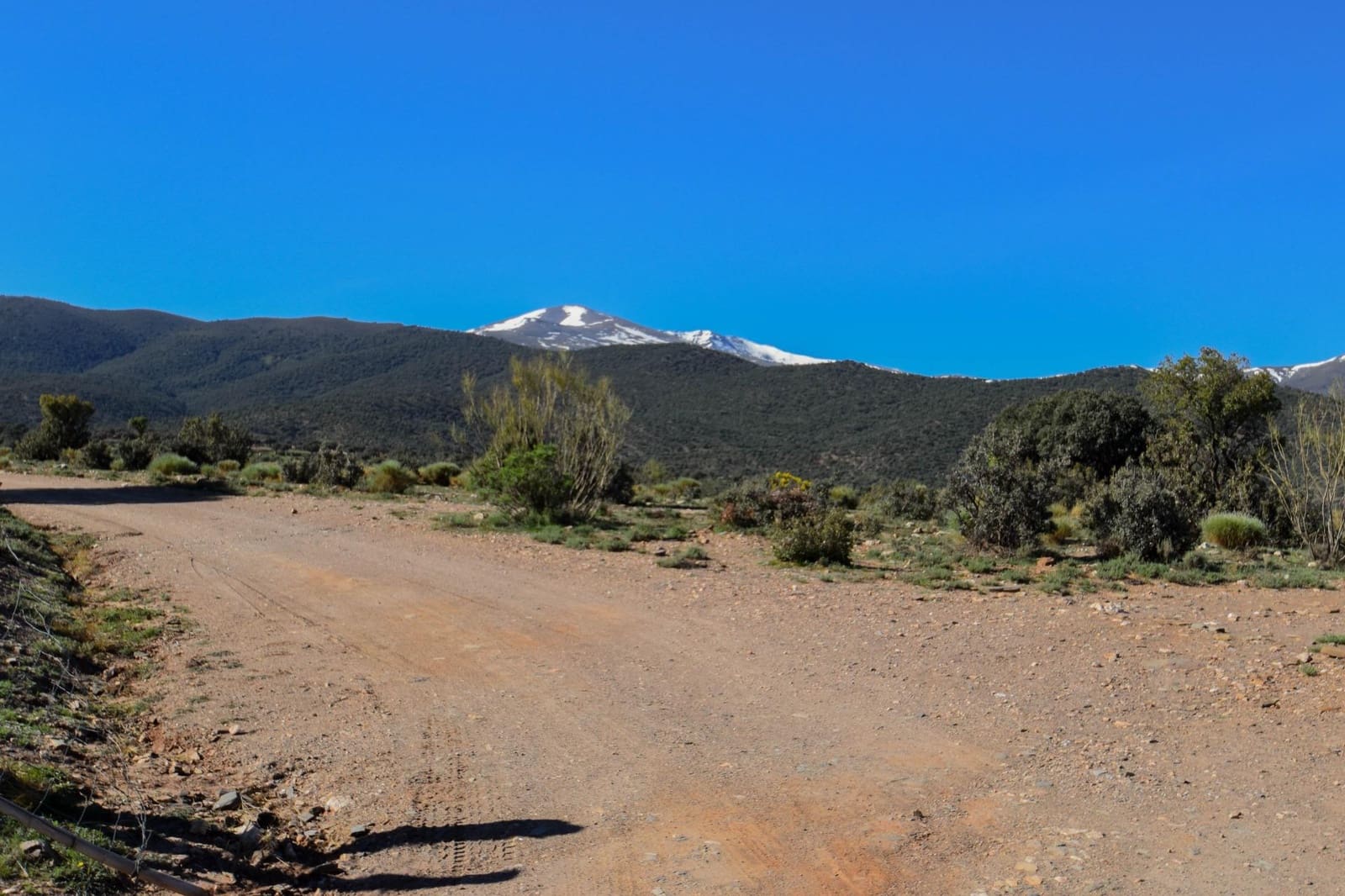 Grunde uden byggetilladelser til salg i Lugros - € 110.000 (Ref: 9020776)