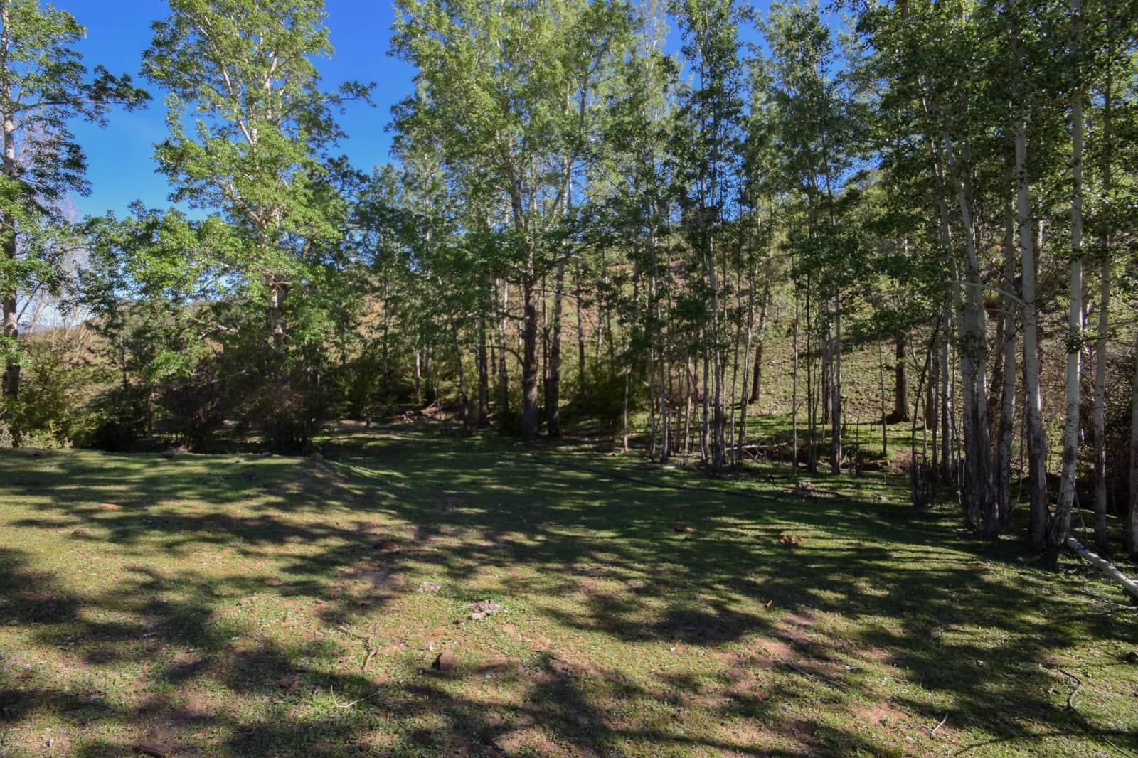 Grunde uden byggetilladelser til salg i Lugros - € 110.000 (Ref: 9020776)