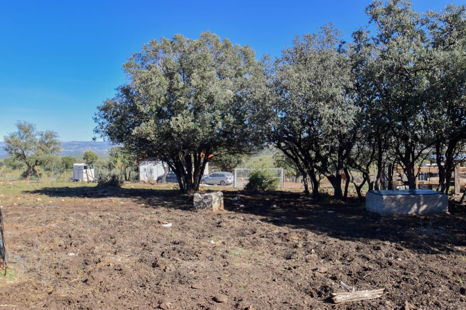 Grunde uden byggetilladelser til salg i Lugros - € 110.000 (Ref: 9020776)