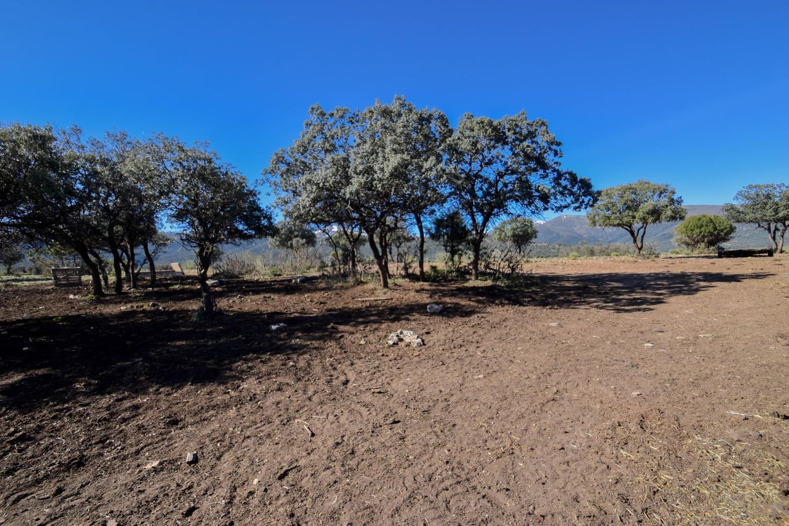 Grunde uden byggetilladelser til salg i Lugros - € 110.000 (Ref: 9020776)