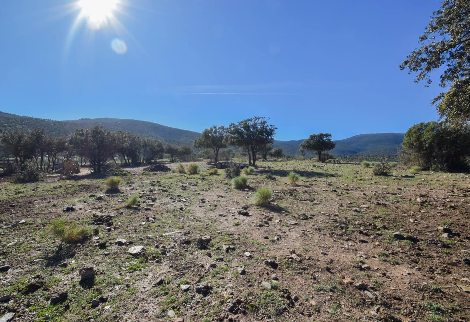 Grunde uden byggetilladelser til salg i Lugros - € 110.000 (Ref: 9020776)