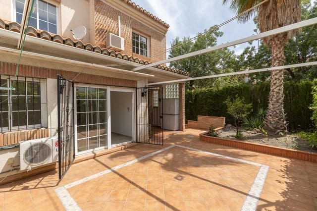 4 soveværelse Semi-Rækkehus til salg i Huétor Vega med garage - € 329.000 (Ref: 9085471)