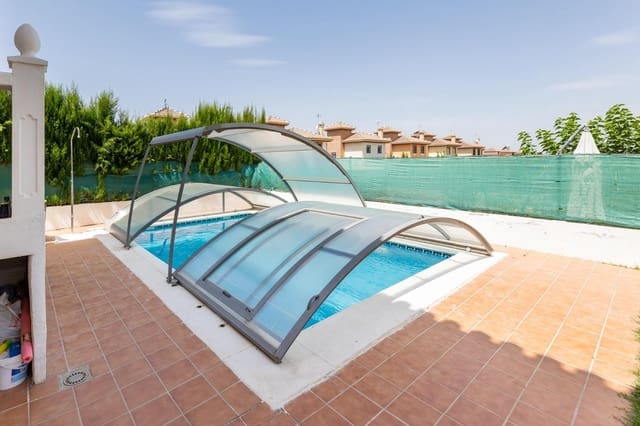 4 soveværelse Villa til salg i Huétor Vega med swimmingpool garage - € 480.000 (Ref: 9089975)