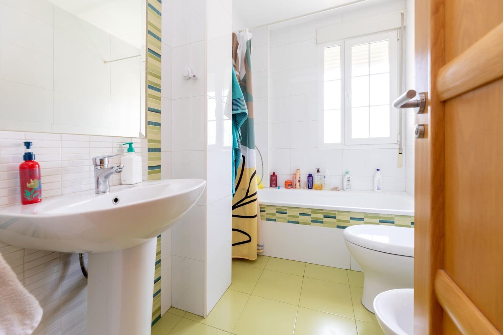 4 soveværelse Villa til salg i Huetor Vega med swimmingpool garage - € 480.000 (Ref: 9089975)