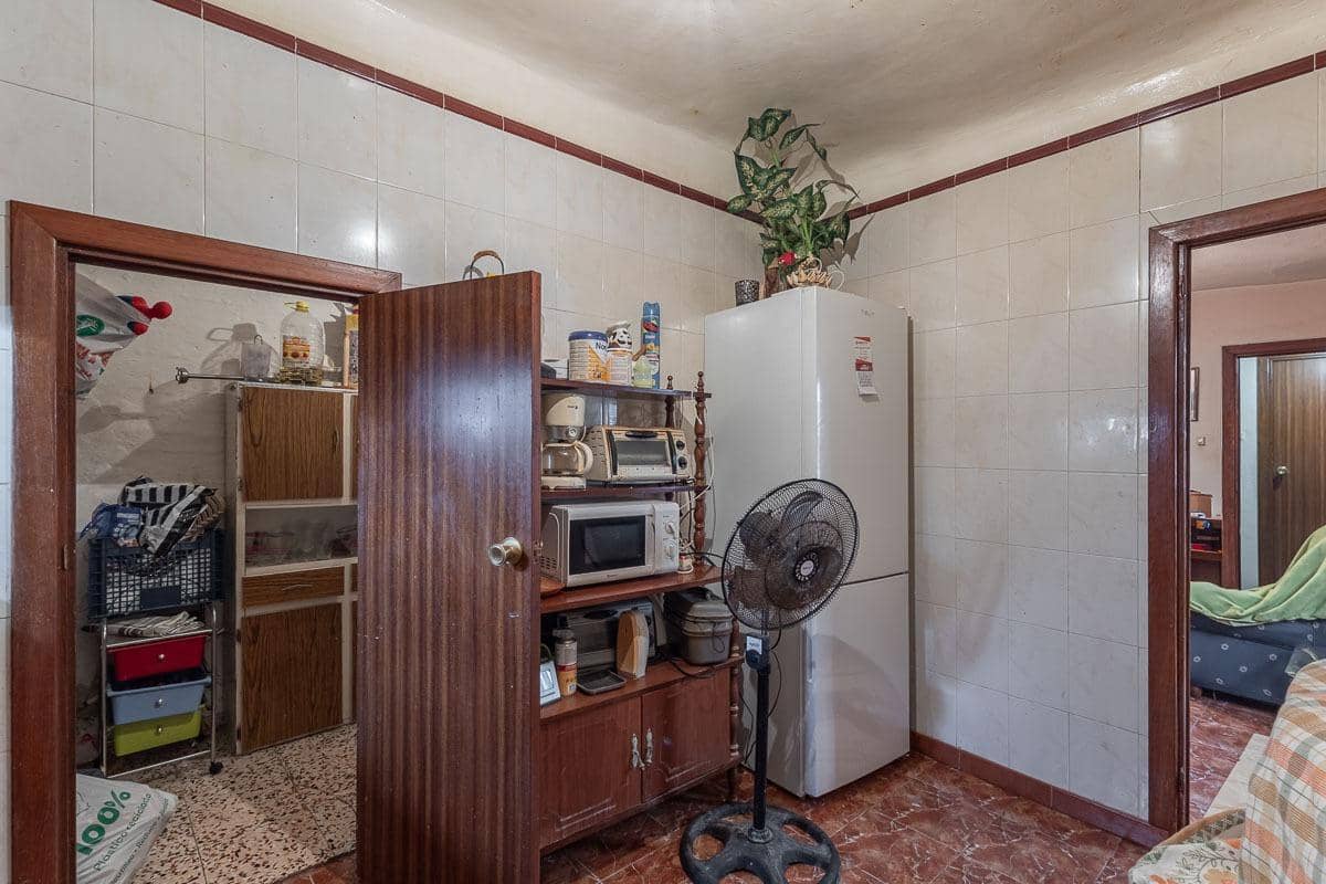 6 sypialnia Dom na sprzedaż w Guadix z garażem - 69 900 € (Ref: 9099315)
