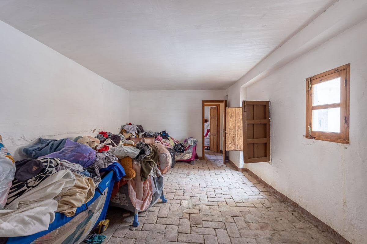 6 sypialnia Dom na sprzedaż w Guadix z garażem - 69 900 € (Ref: 9099315)