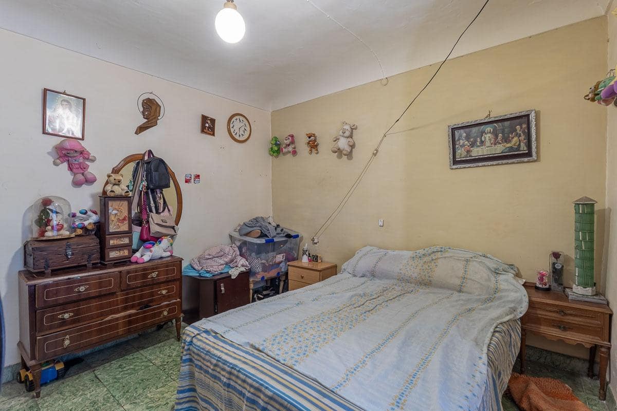 6 sypialnia Dom na sprzedaż w Guadix z garażem - 69 900 € (Ref: 9099315)