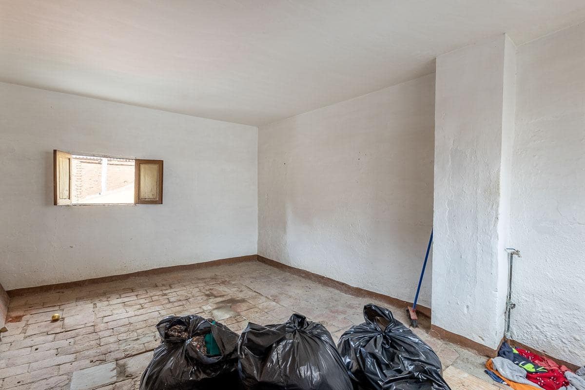 6 sypialnia Dom na sprzedaż w Guadix z garażem - 69 900 € (Ref: 9099315)