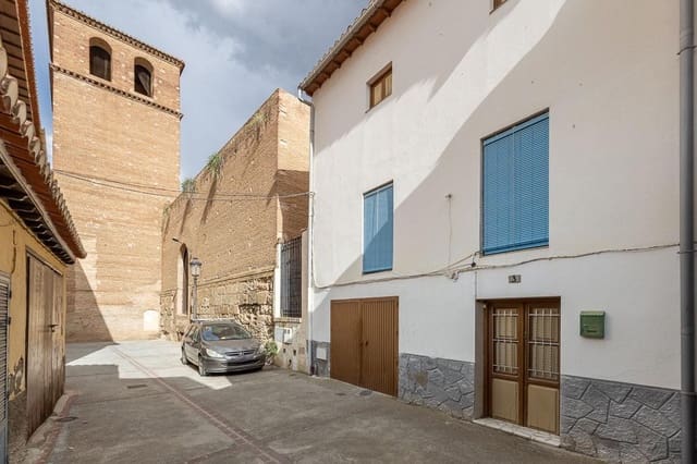 6 soveværelse Byhus til salg i Guadix med garage - € 69.900 (Ref: 9099315)
