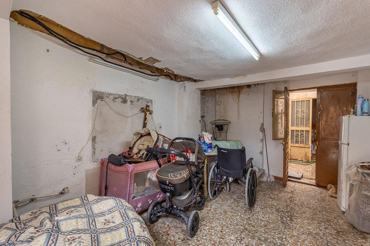 6 sypialnia Dom na sprzedaż w Guadix z garażem - 69 900 € (Ref: 9099315)