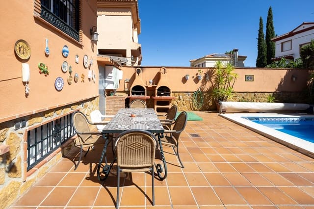 5 soveværelse Villa til salg i Cúllar Vega med swimmingpool garage - € 370.000 (Ref: 9103066)