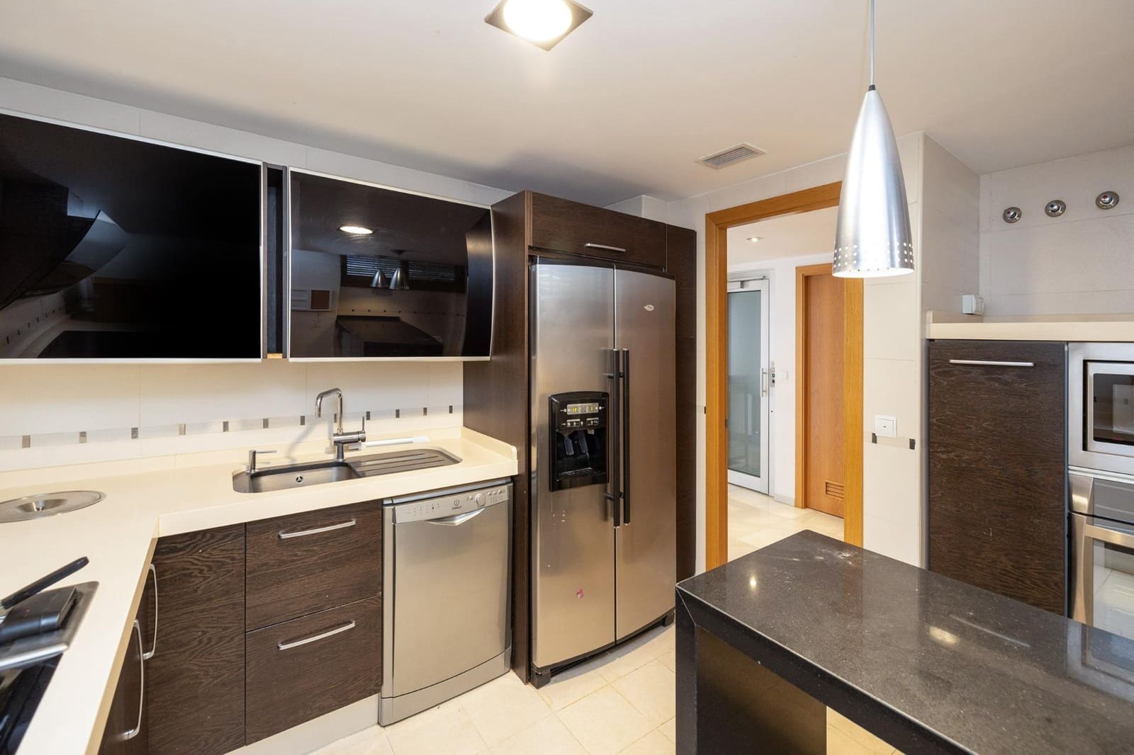 4 soveværelse Semi-Rækkehus til salg i Granada by med swimmingpool garage - € 520.000 (Ref: 9106673)