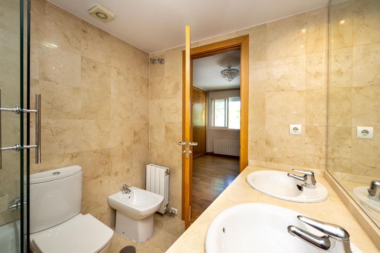 4 soveværelse Semi-Rækkehus til salg i Granada by med swimmingpool garage - € 520.000 (Ref: 9106673)