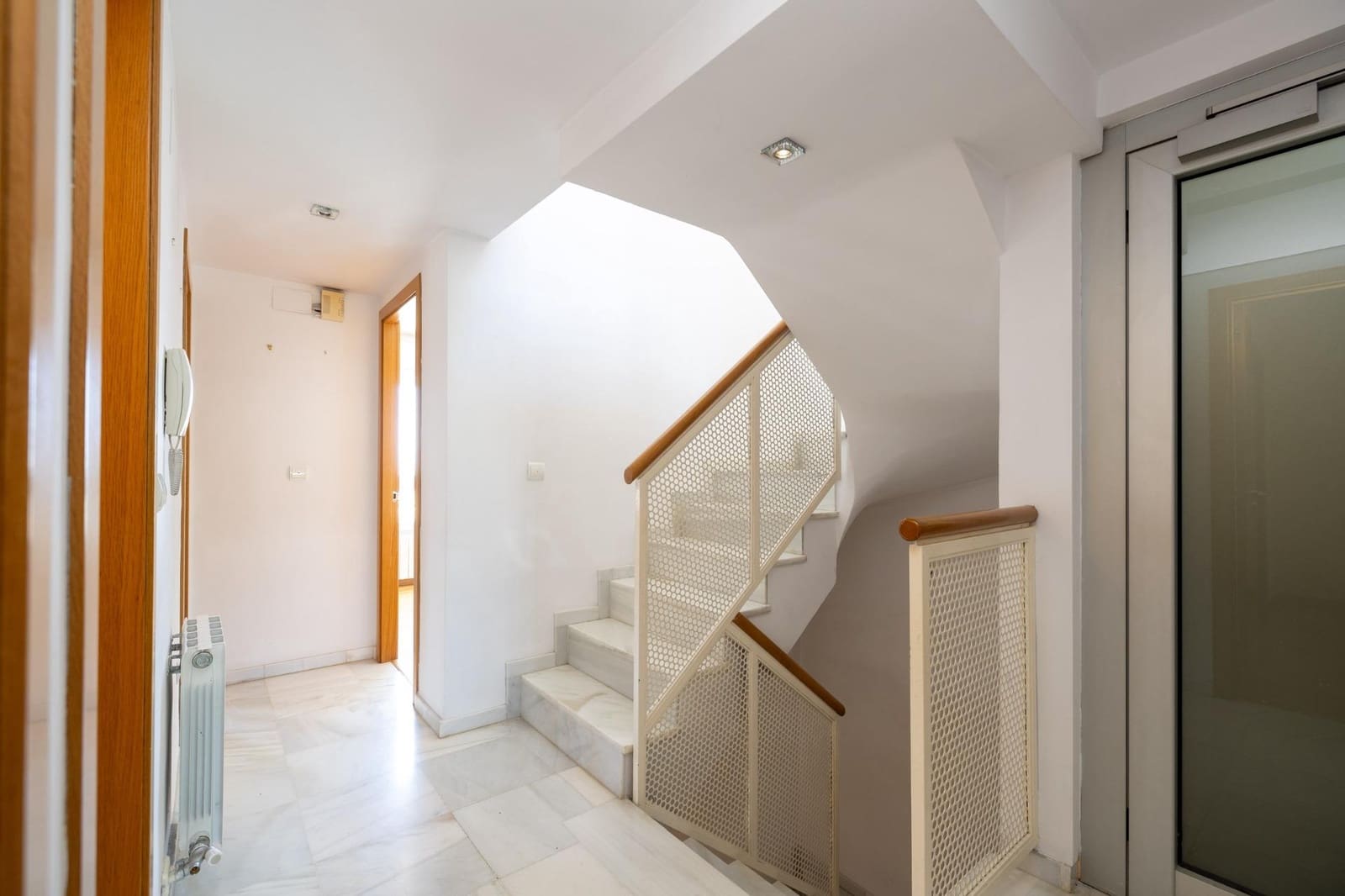 4 soveværelse Semi-Rækkehus til salg i Granada by med swimmingpool garage - € 520.000 (Ref: 9106673)