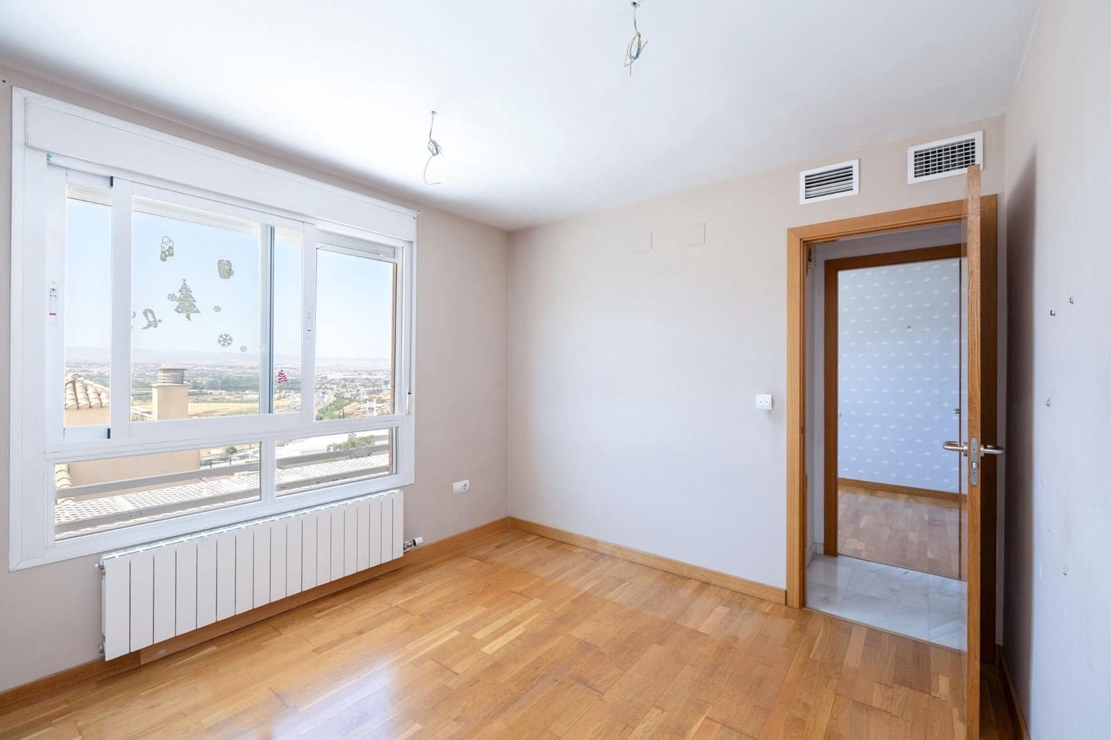 4 soveværelse Semi-Rækkehus til salg i Granada by med swimmingpool garage - € 520.000 (Ref: 9106673)