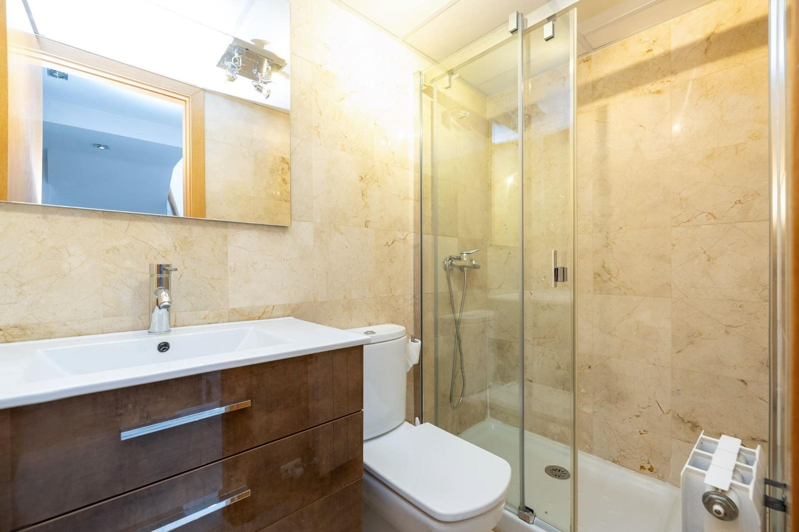 4 soveværelse Semi-Rækkehus til salg i Granada by med swimmingpool garage - € 520.000 (Ref: 9106673)