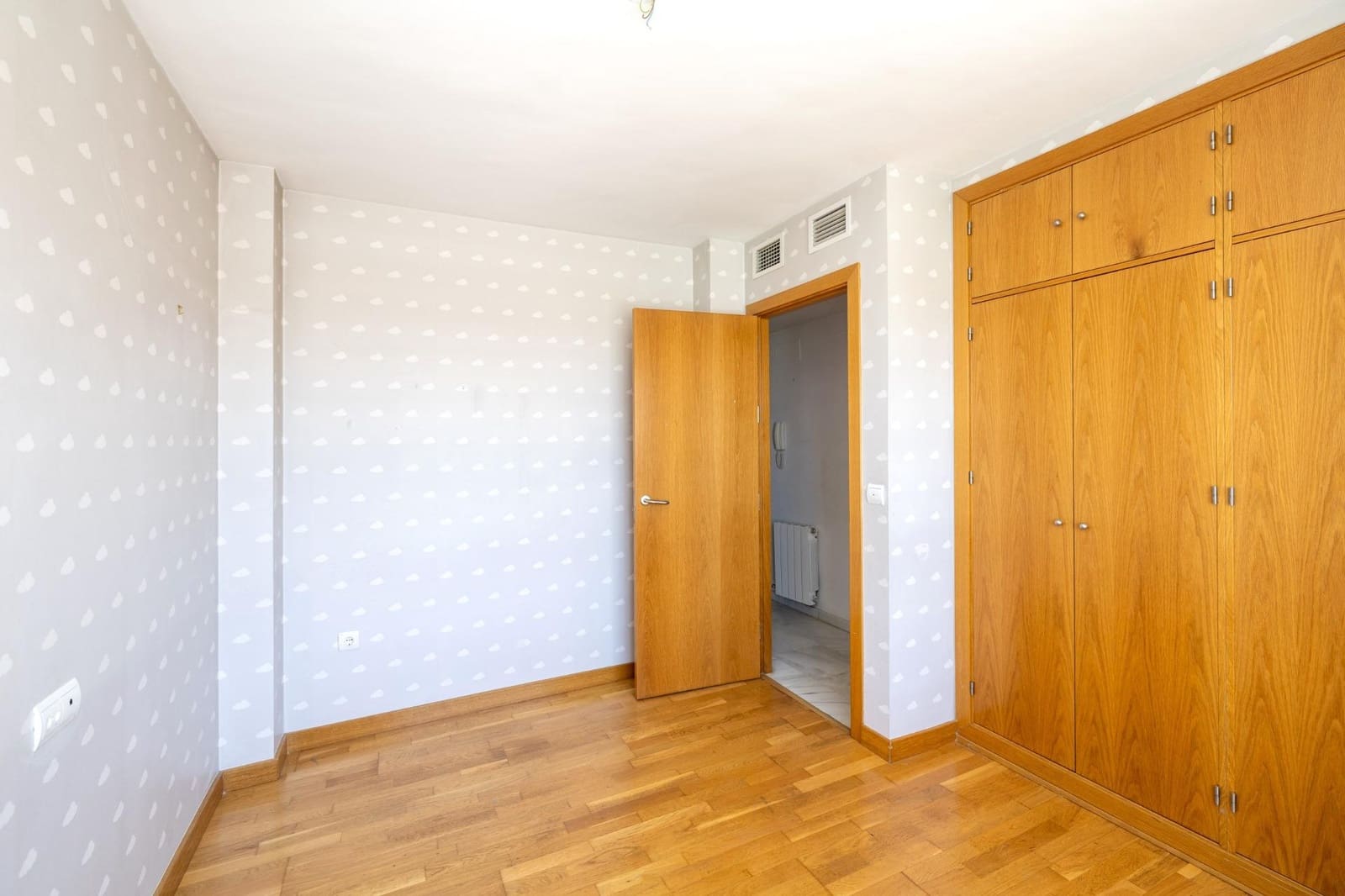 4 soveværelse Semi-Rækkehus til salg i Granada by med swimmingpool garage - € 520.000 (Ref: 9106673)