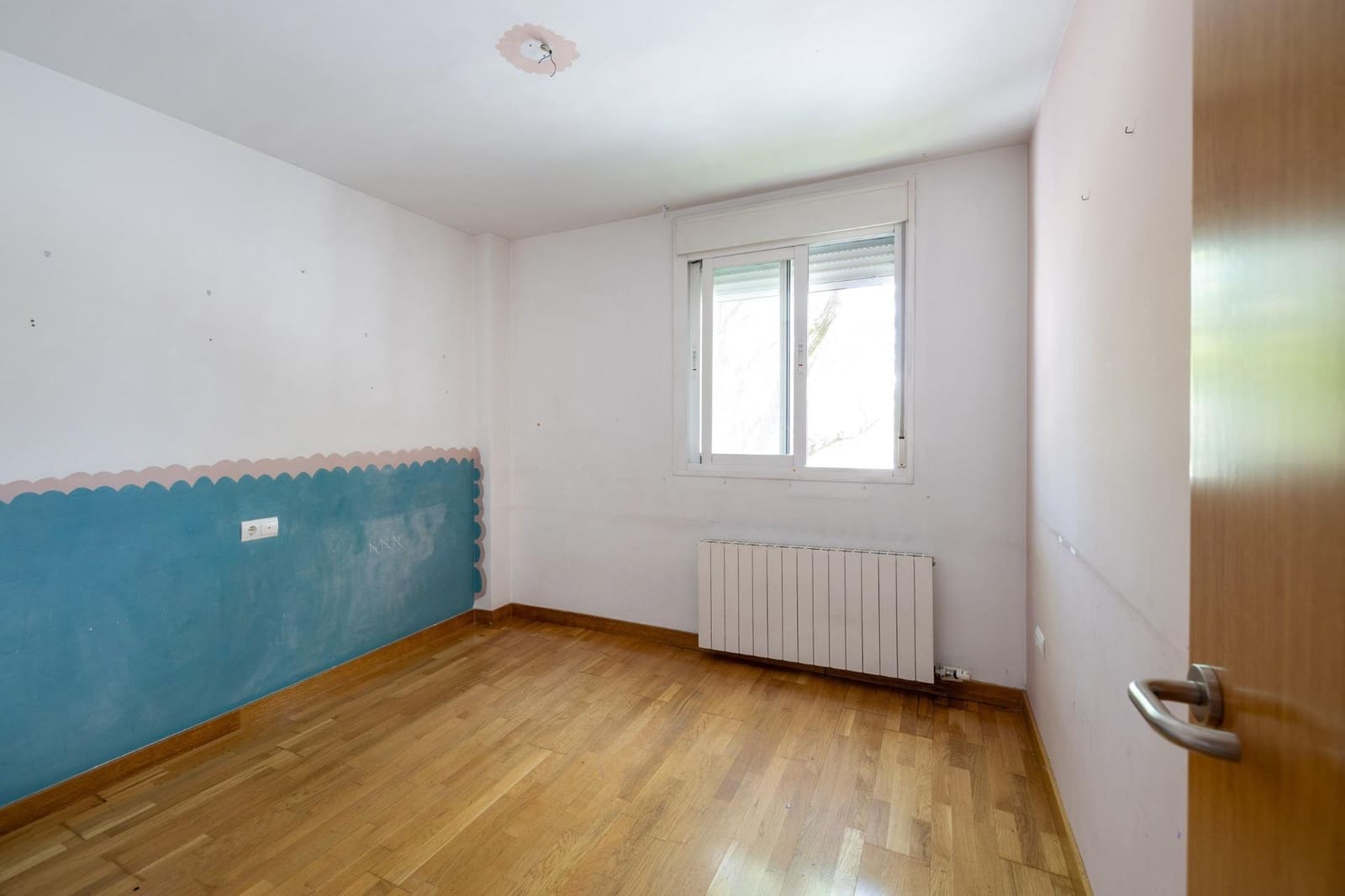 4 soveværelse Semi-Rækkehus til salg i Granada by med swimmingpool garage - € 520.000 (Ref: 9106673)