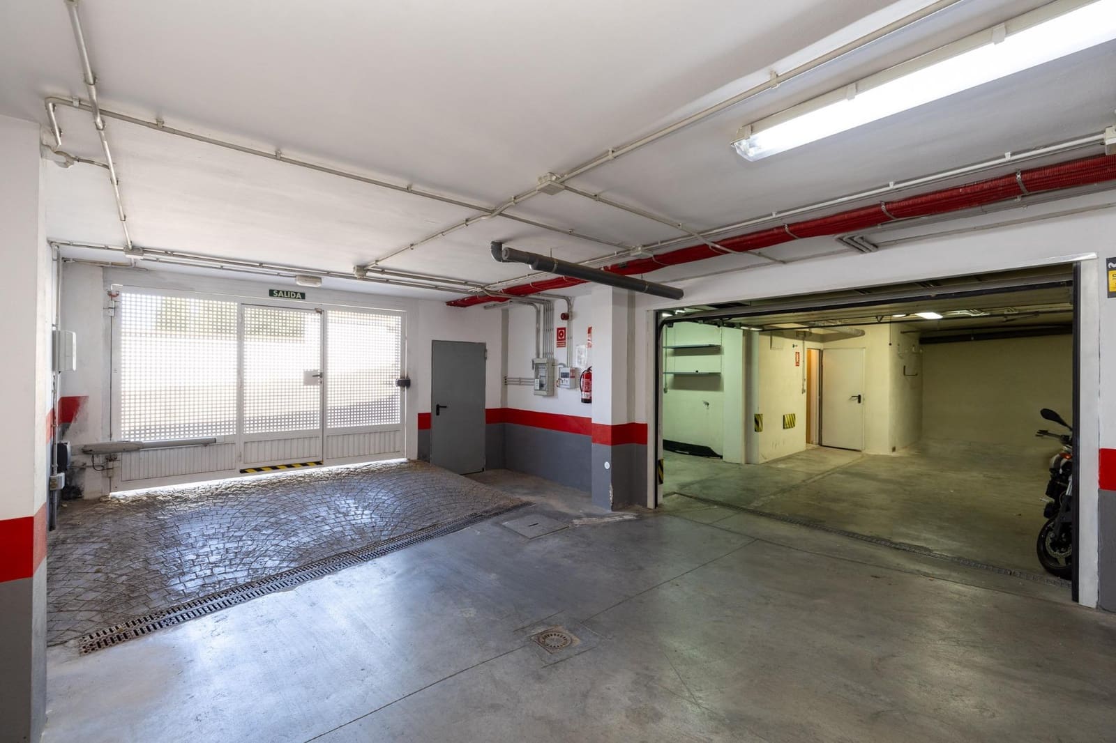 4 soveværelse Semi-Rækkehus til salg i Granada by med swimmingpool garage - € 520.000 (Ref: 9106673)