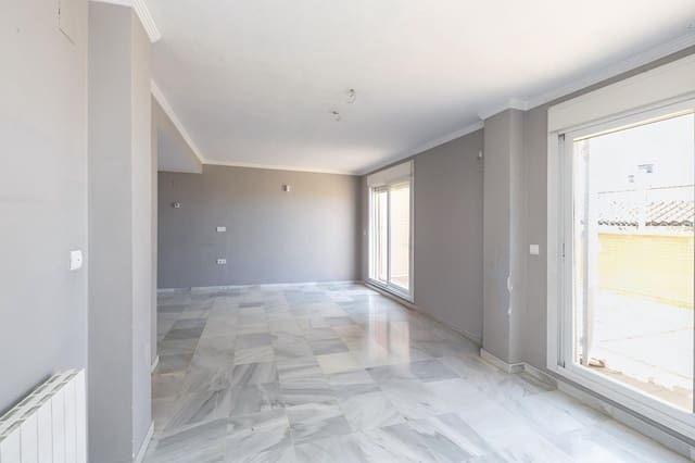 4 soveværelse Semi-Rækkehus til salg i Granada by med swimmingpool garage - € 520.000 (Ref: 9106673)