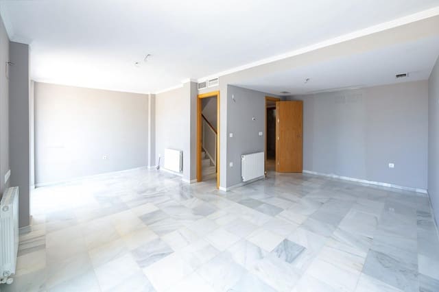 4 soveværelse Semi-Rækkehus til salg i Granada by med swimmingpool garage - € 520.000 (Ref: 9106673)