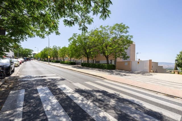 4 soveværelse Semi-Rækkehus til salg i Granada by med swimmingpool garage - € 520.000 (Ref: 9106673)