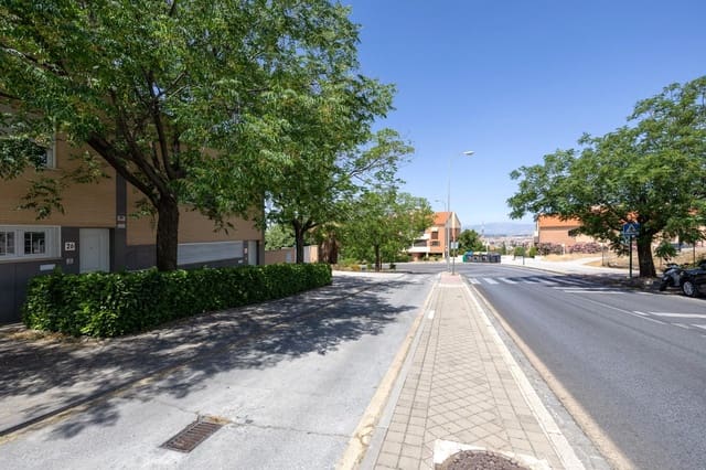 4 soveværelse Semi-Rækkehus til salg i Granada by med swimmingpool garage - € 520.000 (Ref: 9106673)