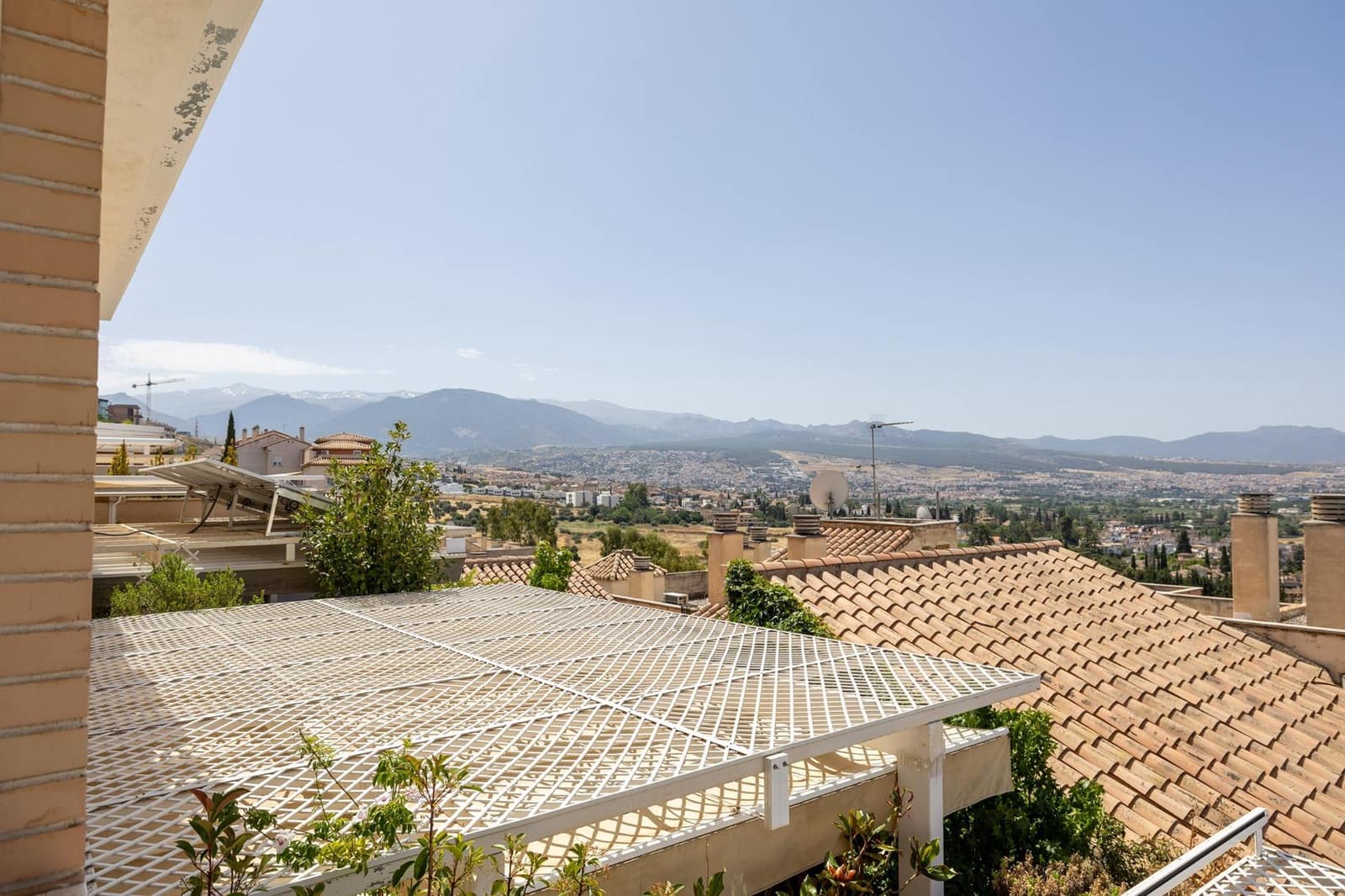 4 soveværelse Semi-Rækkehus til salg i Granada by med swimmingpool garage - € 520.000 (Ref: 9106673)