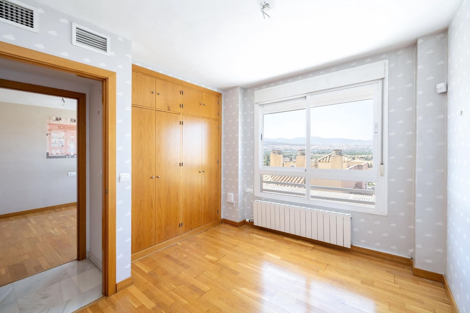 4 soveværelse Semi-Rækkehus til salg i Granada by med swimmingpool garage - € 520.000 (Ref: 9106673)