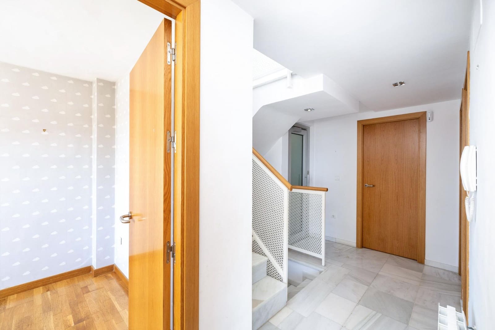 4 soveværelse Semi-Rækkehus til salg i Granada by med swimmingpool garage - € 520.000 (Ref: 9106673)