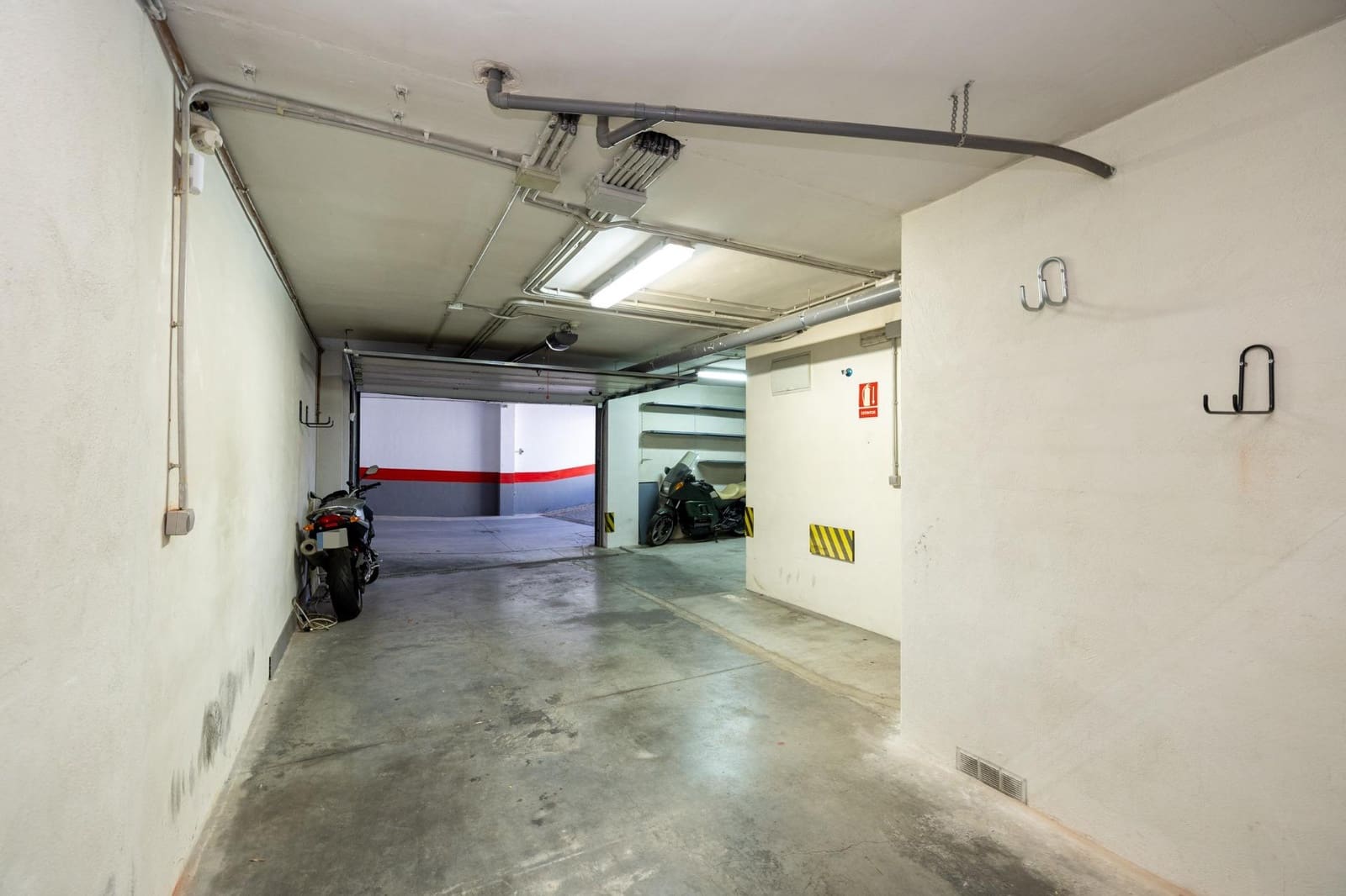 4 soveværelse Semi-Rækkehus til salg i Granada by med swimmingpool garage - € 520.000 (Ref: 9106673)