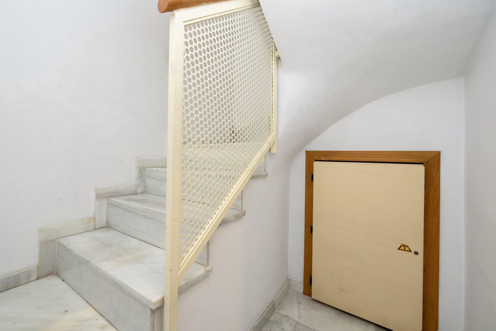 4 soveværelse Semi-Rækkehus til salg i Granada by med swimmingpool garage - € 520.000 (Ref: 9106673)