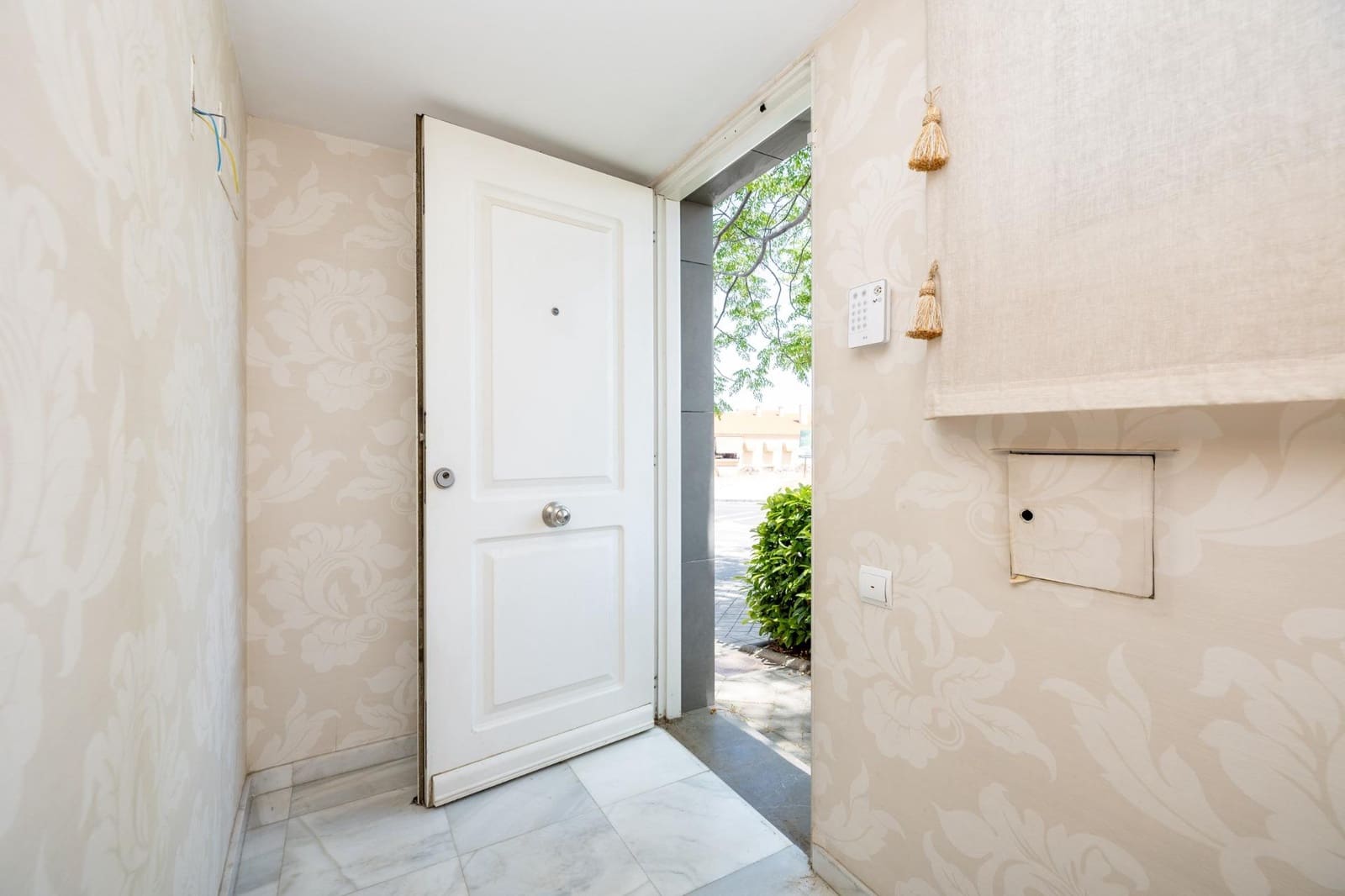 4 soveværelse Semi-Rækkehus til salg i Granada by med swimmingpool garage - € 520.000 (Ref: 9106673)