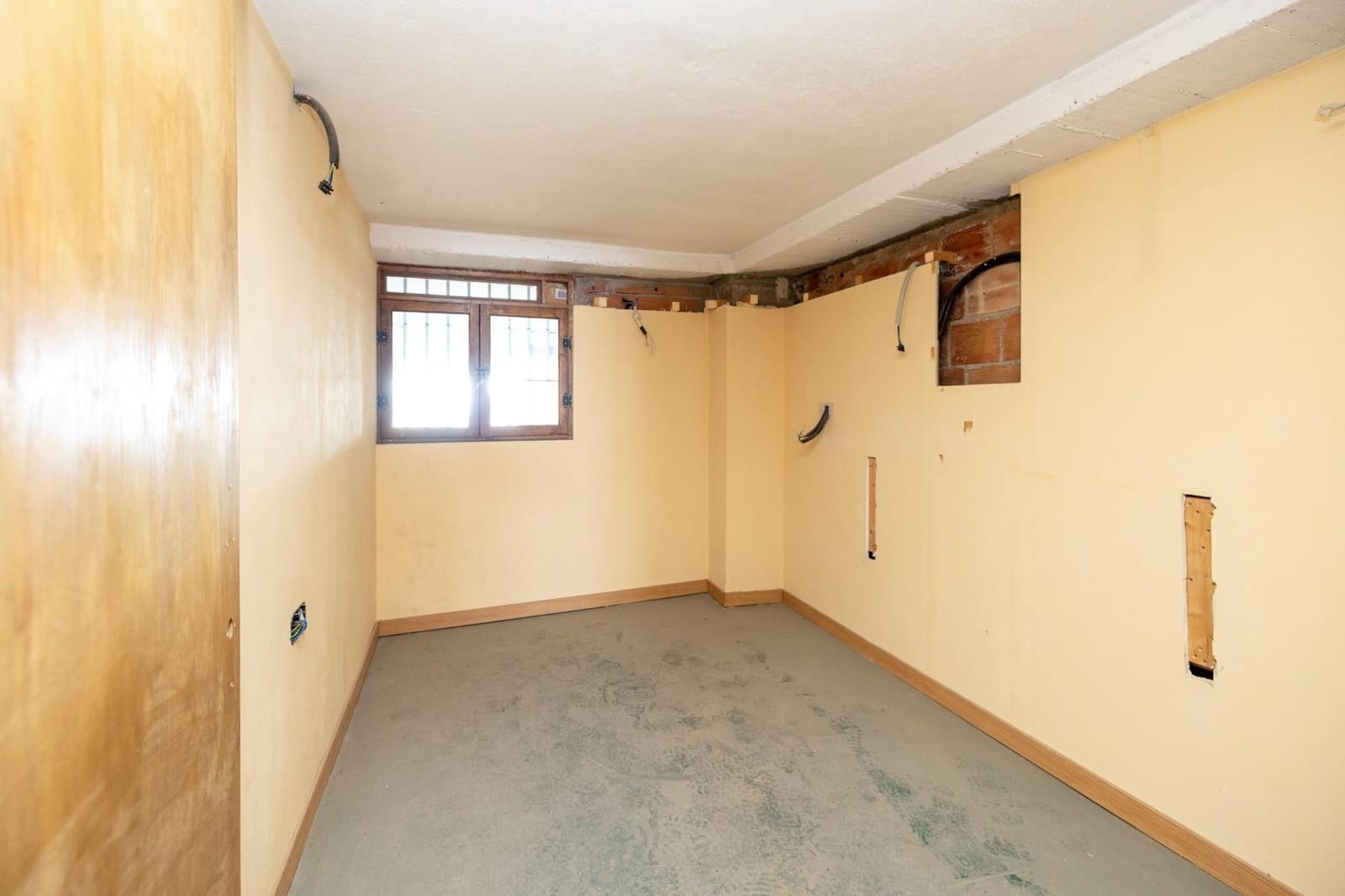 Erhverv til salg i Peligros - € 59.000 (Ref: 9108929)