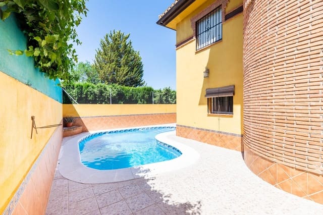 5 soveværelse Villa til salg i Cúllar Vega med swimmingpool garage - € 349.900 (Ref: 9114323)