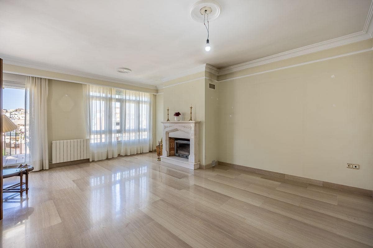 4 soveværelse Villa til salg i Granada by med swimmingpool - € 697.000 (Ref: 9118920)