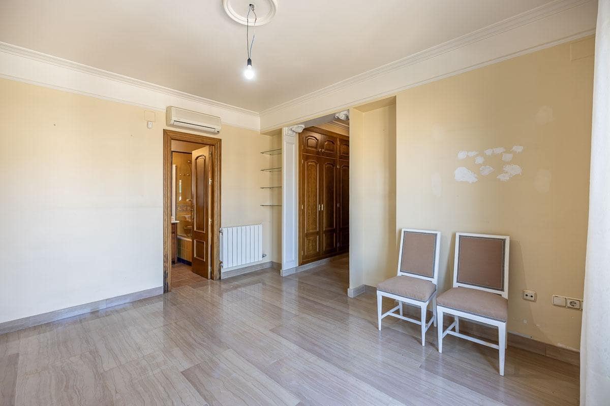 4 soveværelse Villa til salg i Granada by med swimmingpool - € 697.000 (Ref: 9118920)