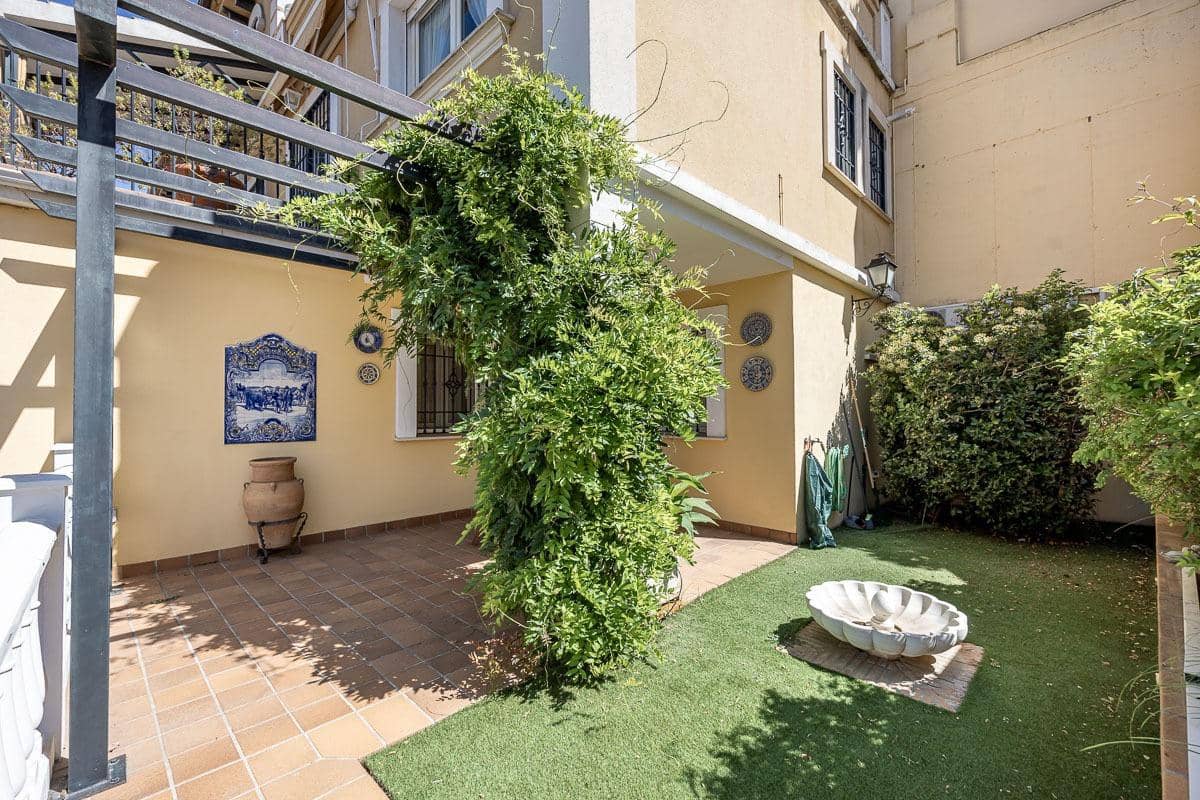 4 soveværelse Villa til salg i Granada by med swimmingpool - € 697.000 (Ref: 9118920)