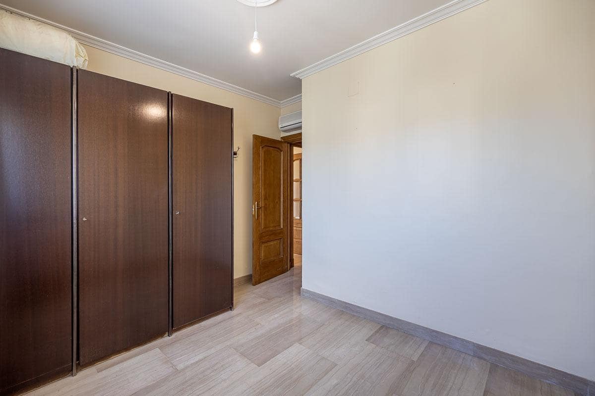 4 soveværelse Villa til salg i Granada by med swimmingpool - € 697.000 (Ref: 9118920)