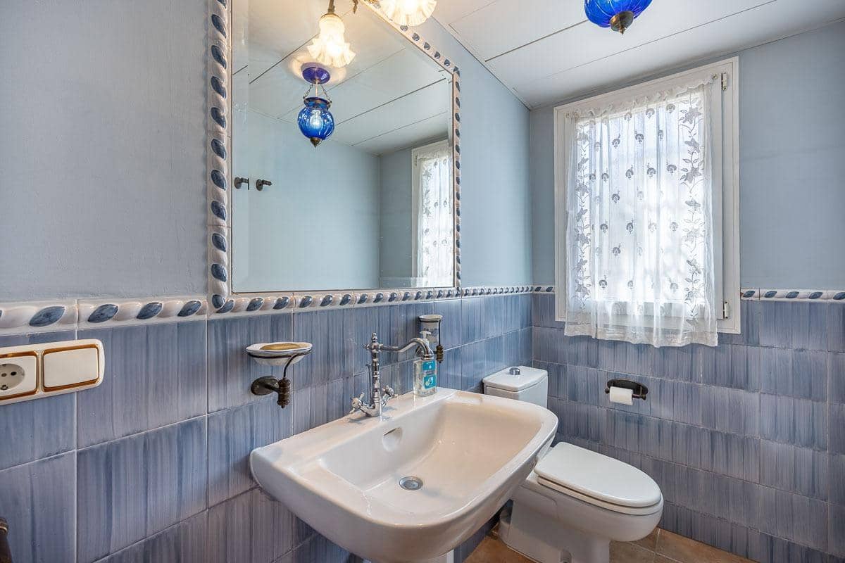 4 soveværelse Villa til salg i Granada by med swimmingpool - € 697.000 (Ref: 9118920)