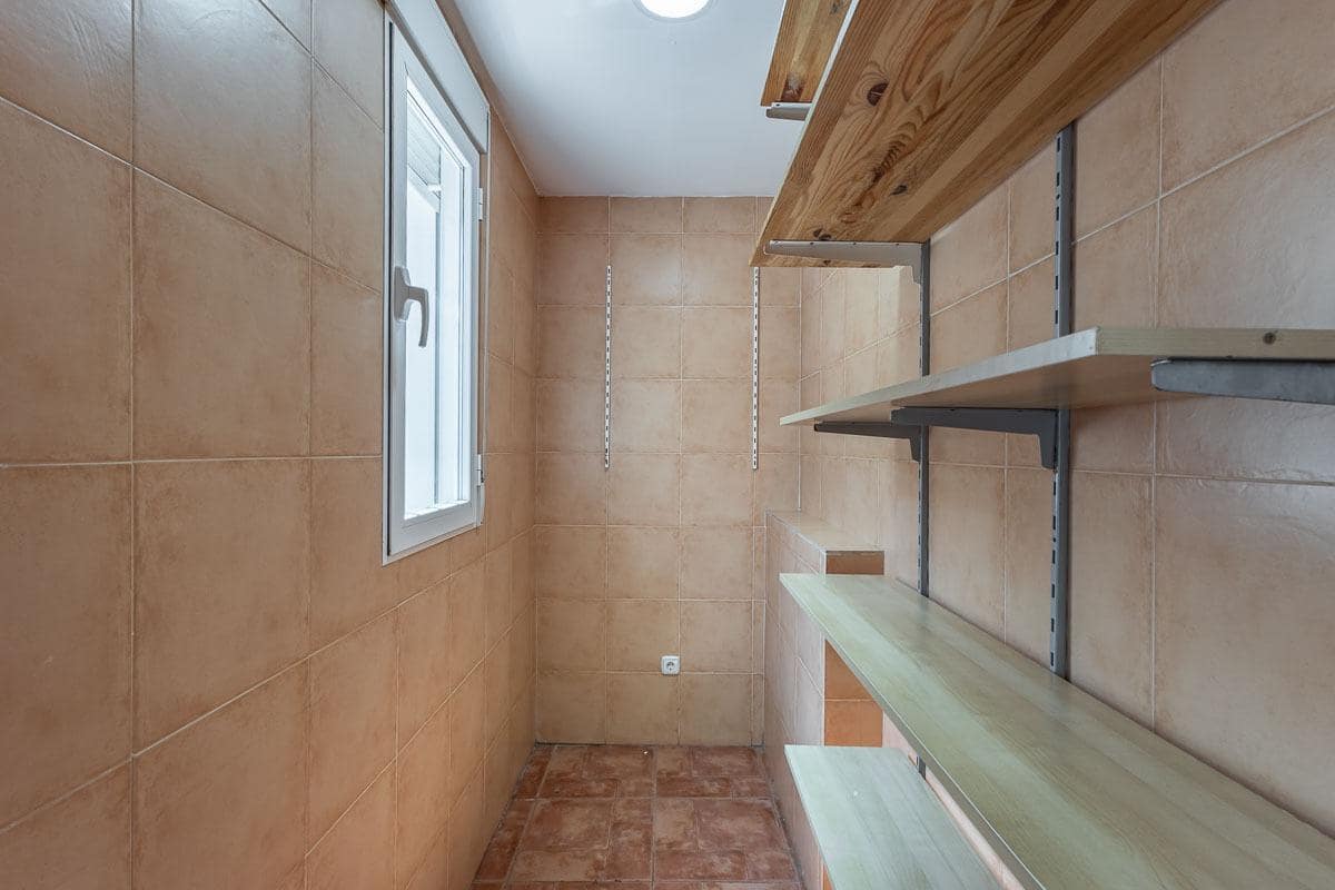 4 soveværelse Villa til salg i Peligros med swimmingpool garage - € 430.000 (Ref: 9118921)