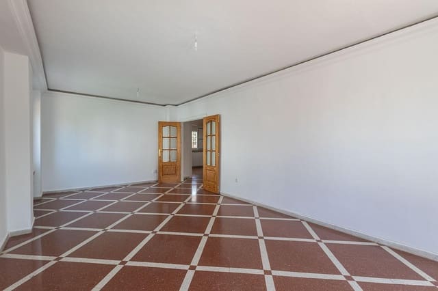 4 soveværelse Villa til salg i Peligros med swimmingpool garage - € 430.000 (Ref: 9118921)