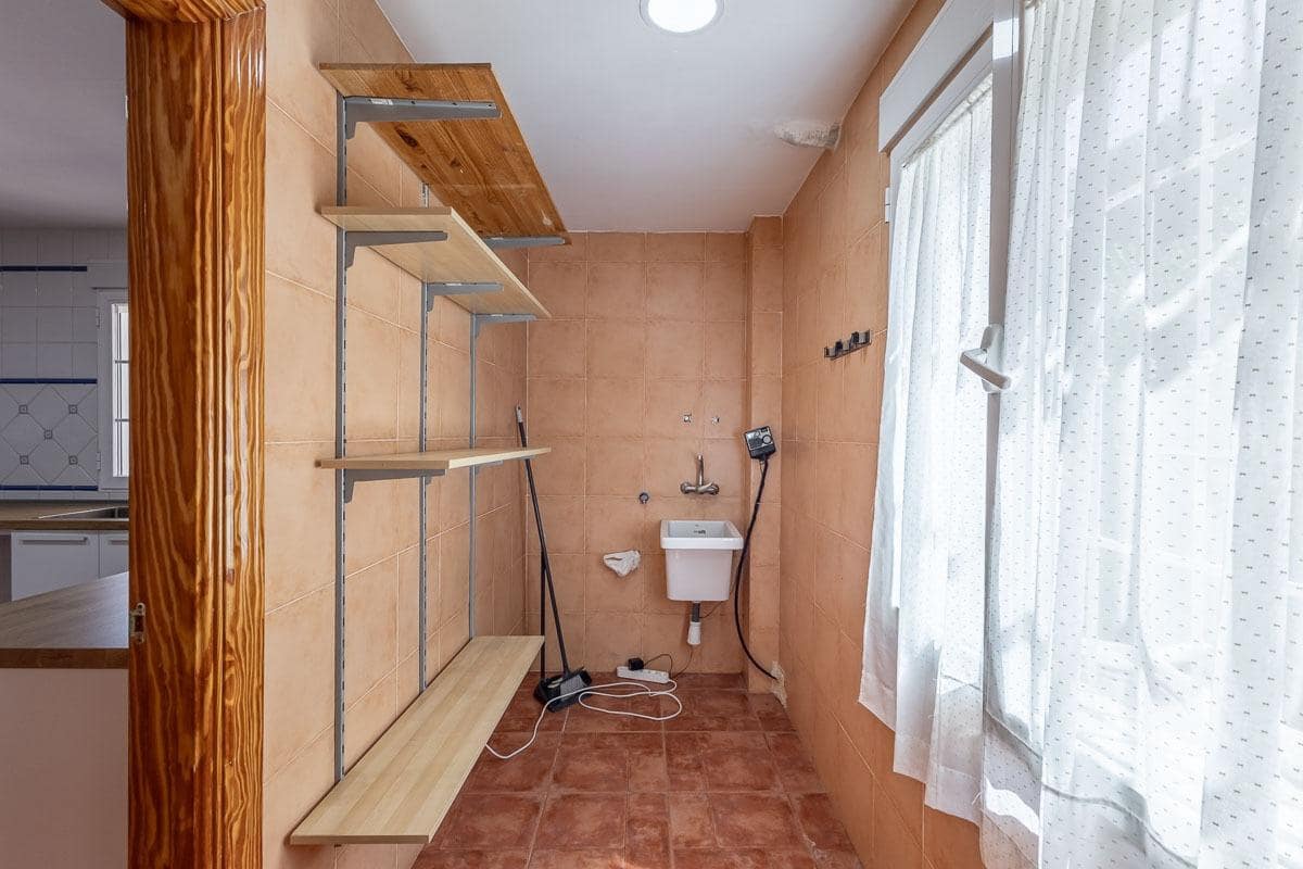 4 soveværelse Villa til salg i Peligros med swimmingpool garage - € 430.000 (Ref: 9118921)