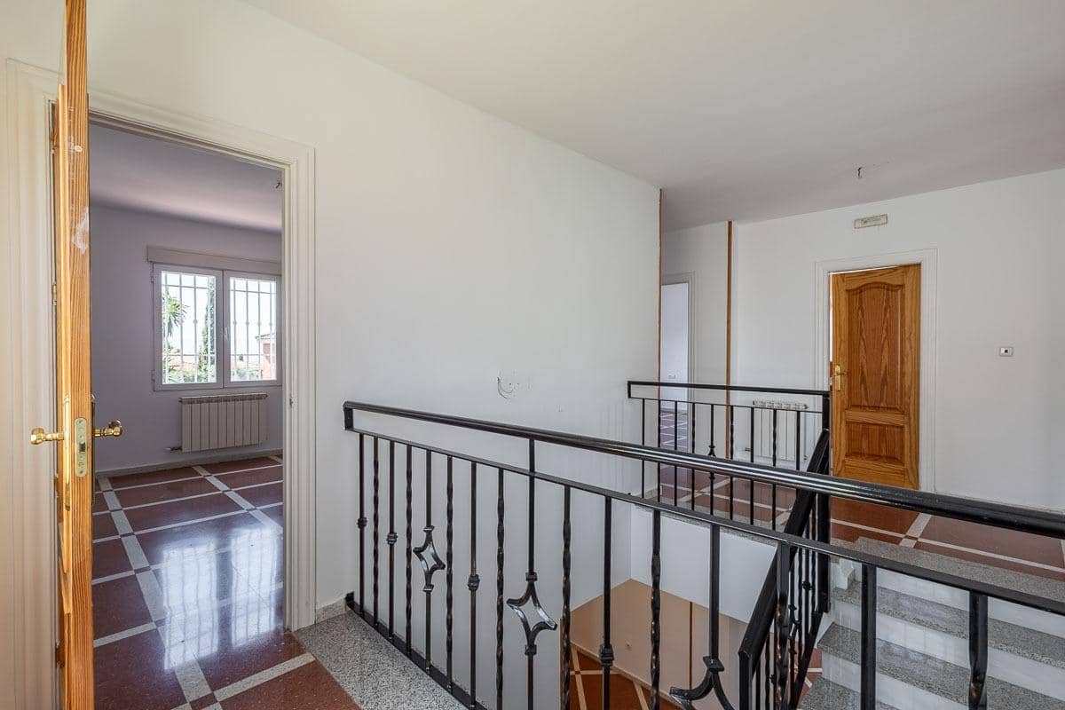 4 soveværelse Villa til salg i Peligros med swimmingpool garage - € 430.000 (Ref: 9118921)