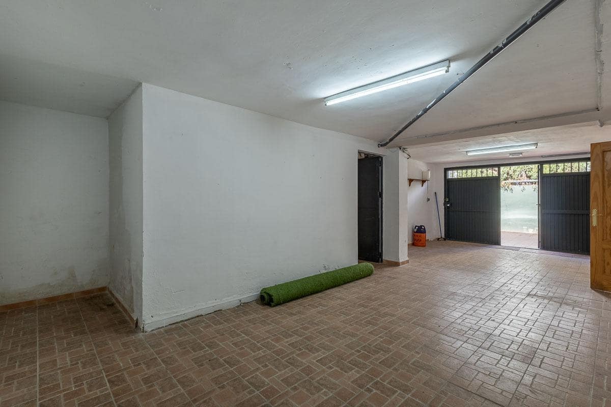 4 soveværelse Villa til salg i Peligros med swimmingpool garage - € 430.000 (Ref: 9118921)