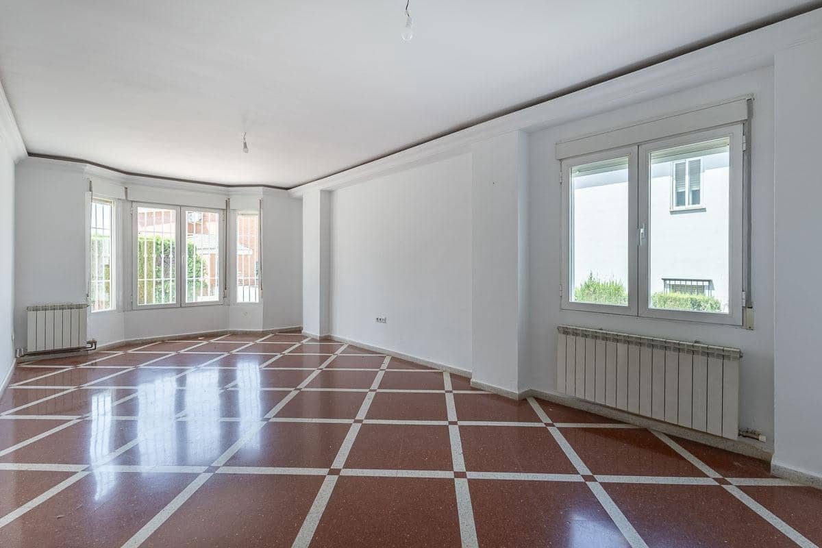 4 soveværelse Villa til salg i Peligros med swimmingpool garage - € 430.000 (Ref: 9118921)